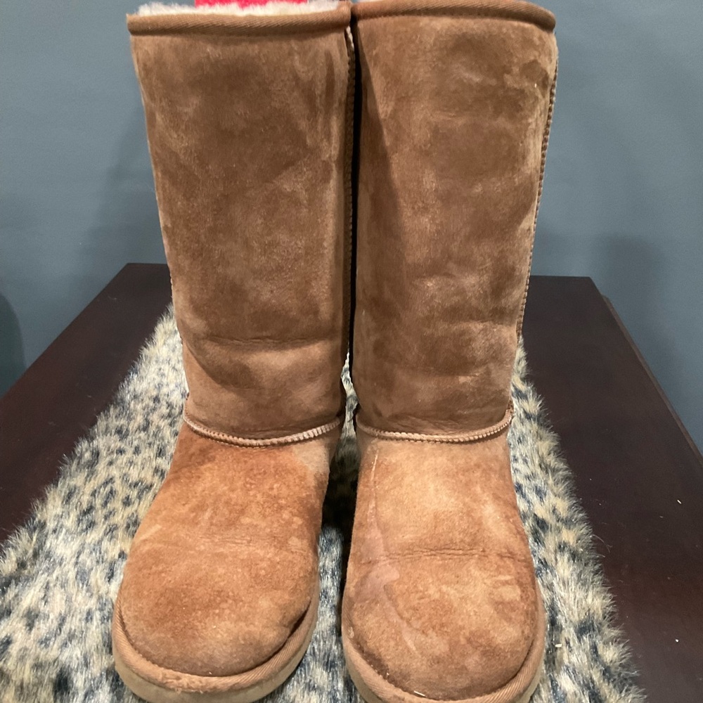 UGG CLASSIC BOOTS